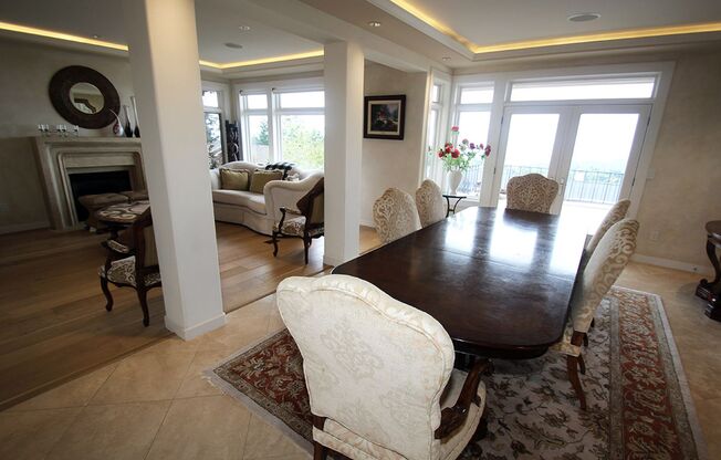 LUXURY 4 BEDROOM BELLEVUE HOME IN ‘THE SUMMIT’ W AMAZING VIEWS!