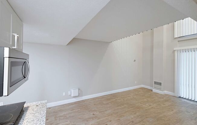 1 bed, 1.5 baths, 578 sqft, $1,450, Unit 1146 (1040)