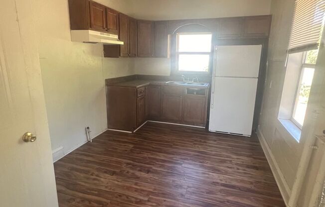 2 beds, 1 bath, $900