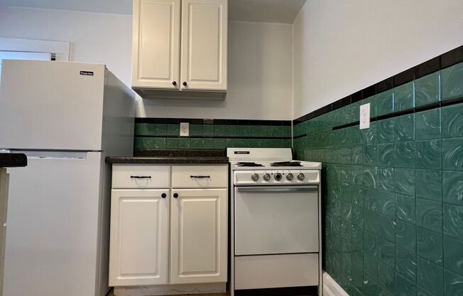 1 bed, 1 bath, $850, Unit Upper