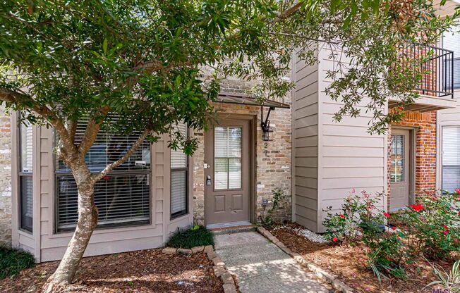 2 beds, 1.5 baths, $1,450, Unit # 27