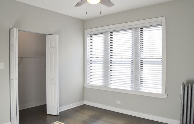 2 beds, 1 bath, 900 sqft, $2,100, Unit 3925-1E