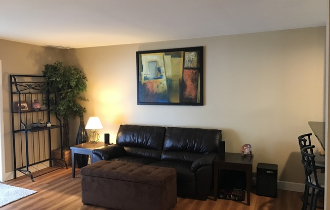 1 bed, 1 bath, 896 sqft, $1,295, Unit 6273-10