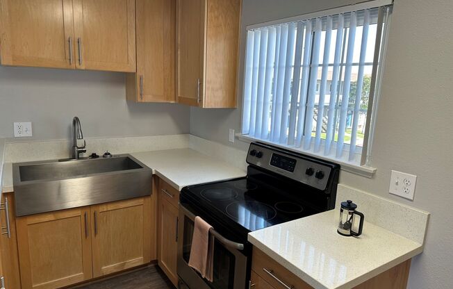 1 bed, 1 bath, 633 sqft, $2,240, Unit 800W10