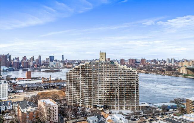 3 beds, 2 baths, 1,375 sqft, $5,200, Unit 9J