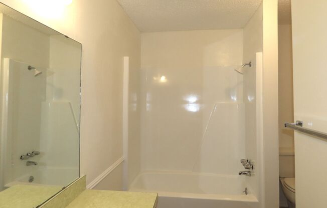 2 beds, 1.5 baths, $1,100, Unit APARTMENT # 3