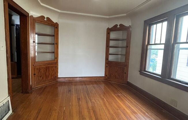 AFFORDABLE 3BR SINGLE FAMILY HOME, PARKING, YARD, BASEMENT!