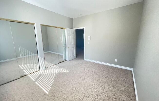 3 beds, 2.5 baths, $3,300