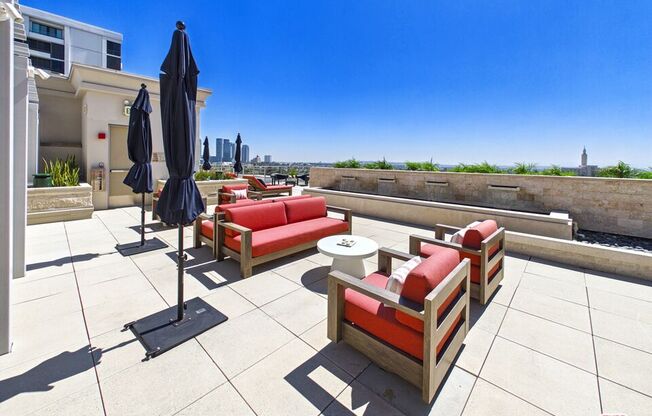 1 bed, 1 bath, 1,267 sqft, $6,600, Unit 706