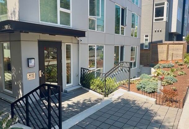 Studio, 1 bath, $875, Unit 407- MFTE