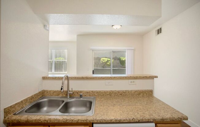 3 beds, 2 baths, $1,595, Unit Building #11