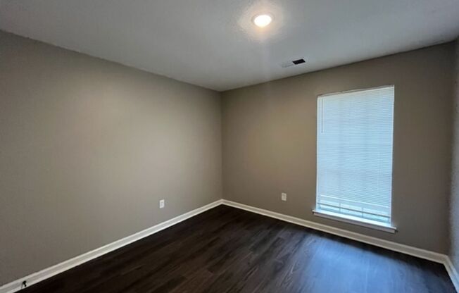 4 beds, 1 bath, $1,299