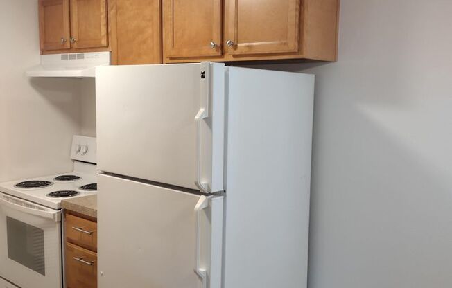 1 bed, 1 bath, 592 sqft, $1,350, Unit 038