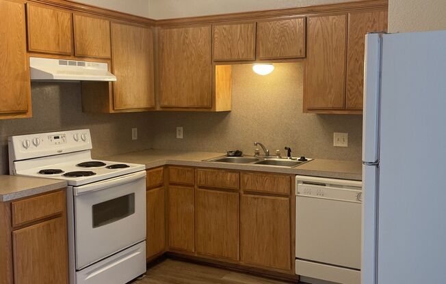 2 beds, 1.5 baths, $850, Unit 3700 Y S Pak Court - C