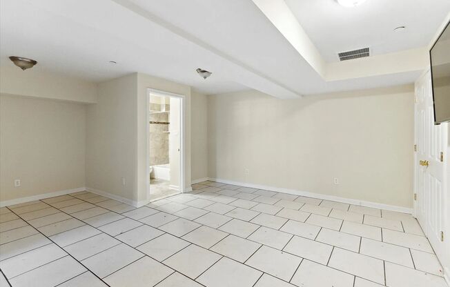 4 beds, 2 baths, $1,925, Unit Unit 13