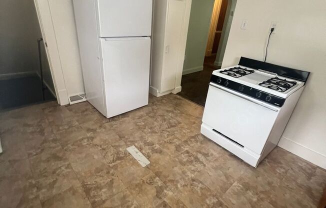 2 beds, 1 bath, $1,050