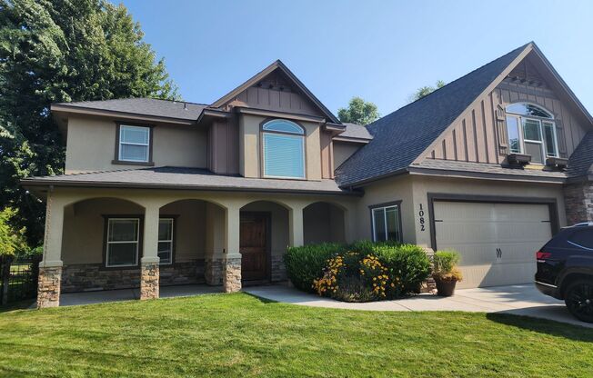 Beautiful 4 bedroom, 3 bath home in Meridian.