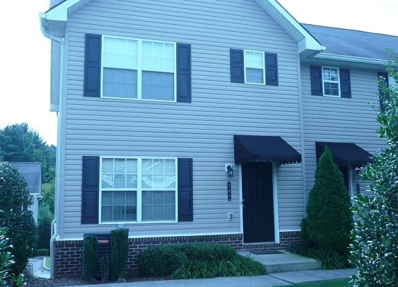 2 Bedroom/2.5 Bath Condo in Johnson City