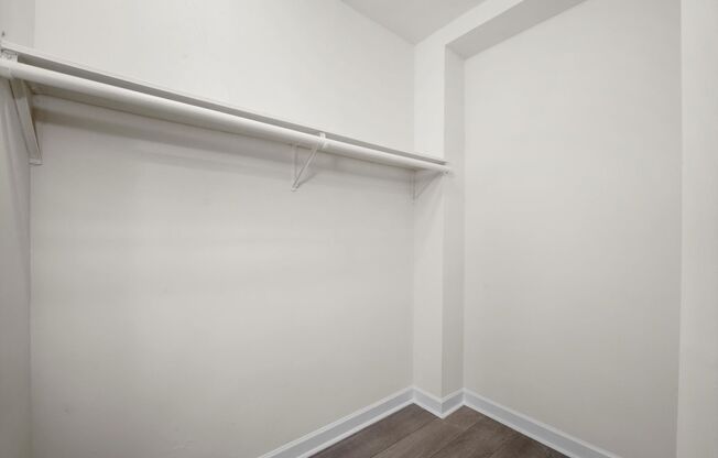 Studio, 1 bath, 383 sqft, $1,195, Unit 204