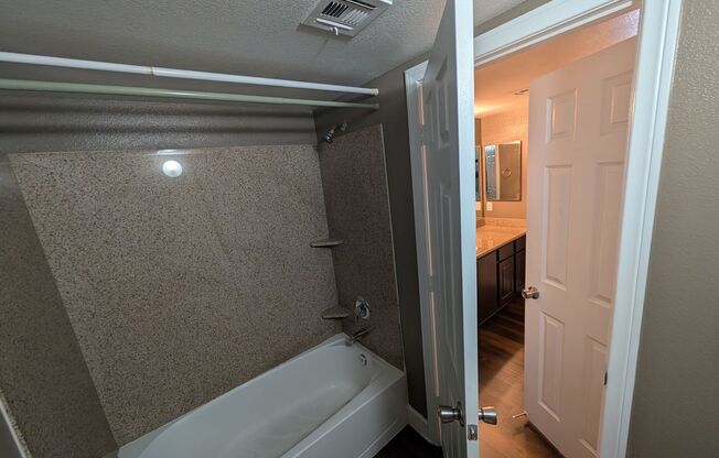 1 bed, 1 bath, $1,350, Unit bldg 22
