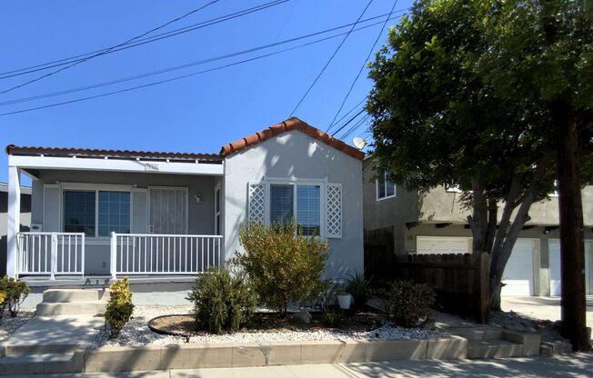 For Rent – 2 Bedroom / 1 Bath Home in Alhambra