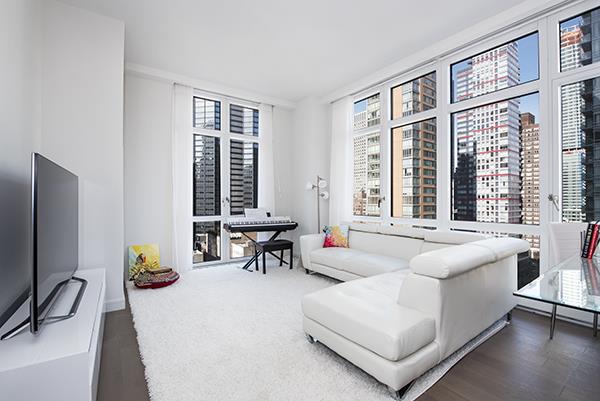 305 E 51 ST