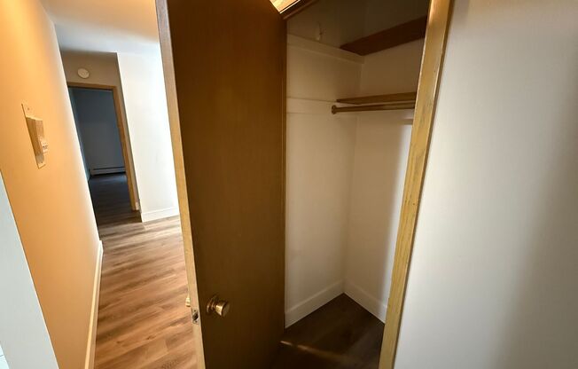 1 bed, 1 bath, $1,095, Unit 103