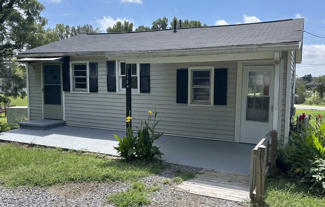 Spacious 1-Bedroom Apartment in Lenoir – $1,000/Month
