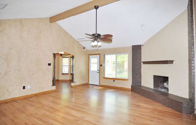 Spacious 3-2-2 in Bedford!