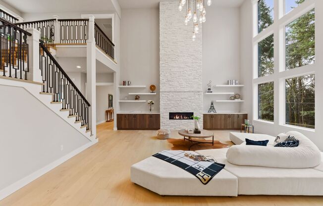 Luxury Bellevue Estate in Prestigious Bridle Trails For Rent