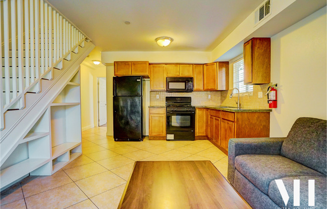 1245.5 West 37th