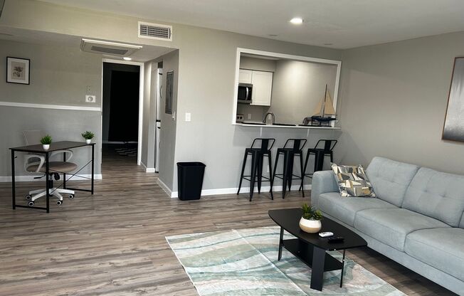 1 bed, 1 bath, 700 sqft, $1,350, Unit 504