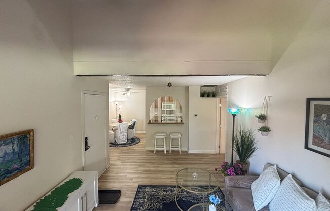 Fully Furnished 1Bed/1Bath Condo in Central Las Vegas Near UNLV