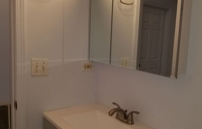 3 beds, 1 bath, $1,570