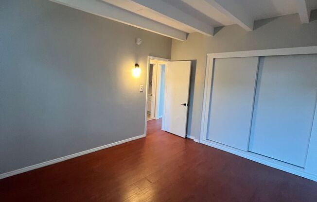 2 beds, 1 bath, $2,800, Unit 12