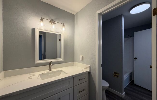 2 beds, 1.5 baths, 870 sqft, $2,295, Unit unit 202
