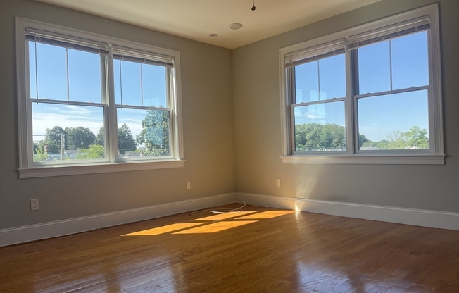3 beds, 2.5 baths, 1,876 sqft, $4,250, Unit 13