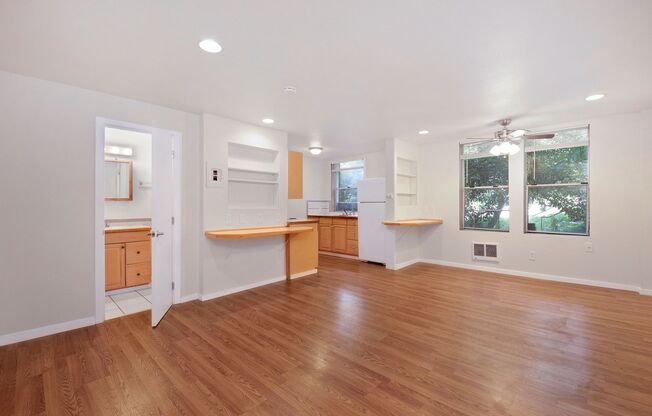 Studio, 1 bath, 400 sqft, $1,195, Unit B19