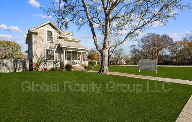 802 W CTR ST