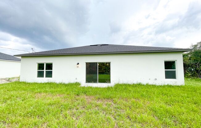 Available NOW! Adorable 4 Bedroom, 2 Bathroom Home in Palm Bay!!!