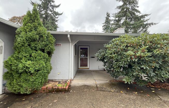 Single level 3 bed, 2 bath home in Hillsboro! Pet friendly! Garage & fenced yard! Large lot! Covered patio and Washer/Dryer hookups!