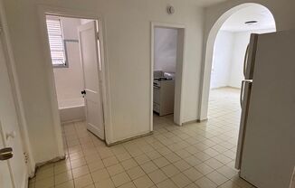 Fully Remodeled 1 Bed / 1 Bath- Central location!