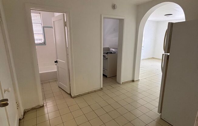 Fully Remodeled 1 Bed / 1 Bath- Central location!