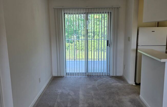 1 bed, 1 bath, 709 sqft, $830, Unit PG 1733