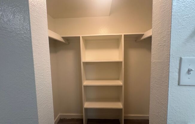 Studio, 1 bath, 370 sqft, $1,299, Unit 20