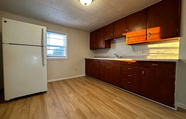 1 bed, 1 bath, $745, Unit Upper