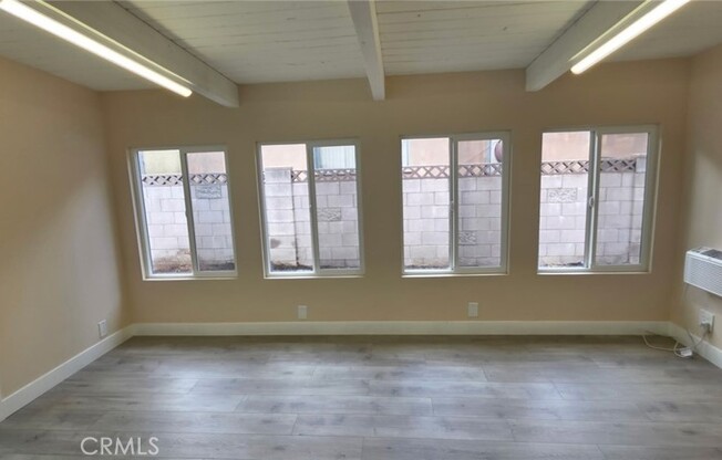 23300 23300 WELBY WAY