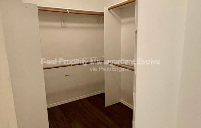 2 beds, 2 baths, 989 sqft, $1,395, Unit Unit 2089