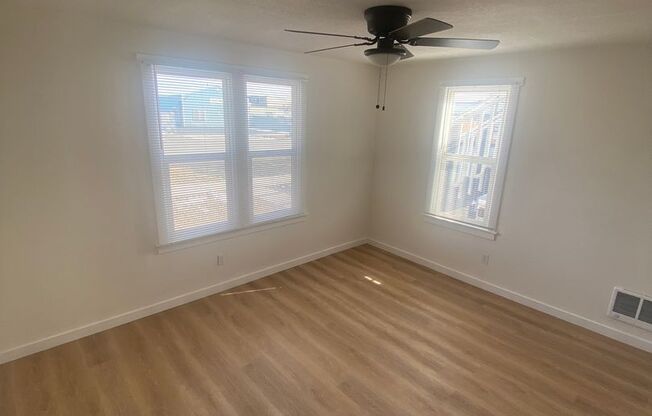 2 beds, 1 bath, $1,150, Unit 248 Broad St - #1