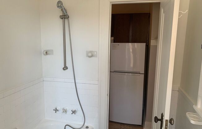 Studio, 1 bath, 315 sqft, $950, Unit 7I